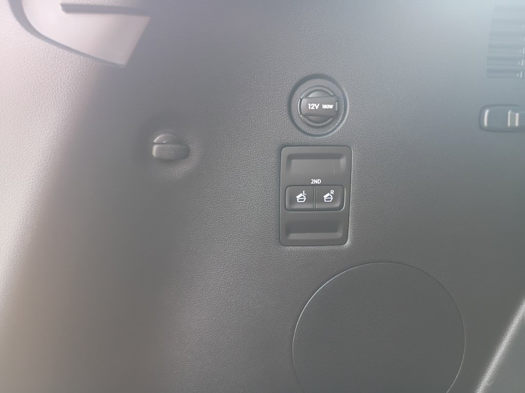 Used 2025  Hyundai SEL image 37