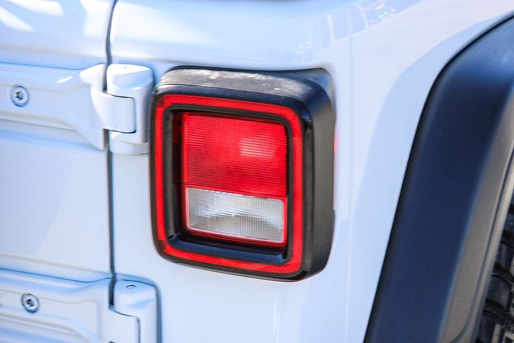 Used 2020 Bright White Clearcoat Jeep Sport S image 10