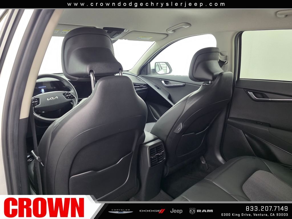 Used 2023 White Kia EX image 17