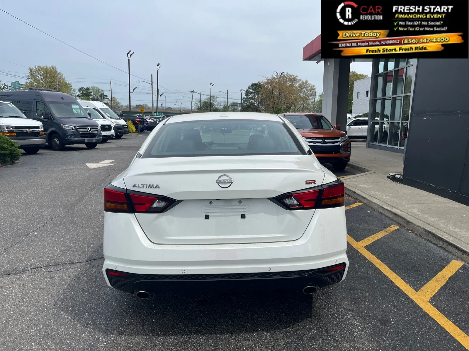 Used 2025 Pearl White Tricoat Nissan SR image 8
