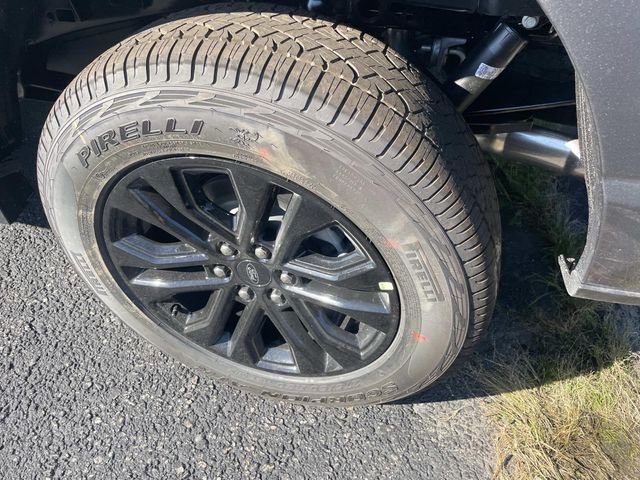New 2026 Carbonized Gray Metallic Ford XLT image 4