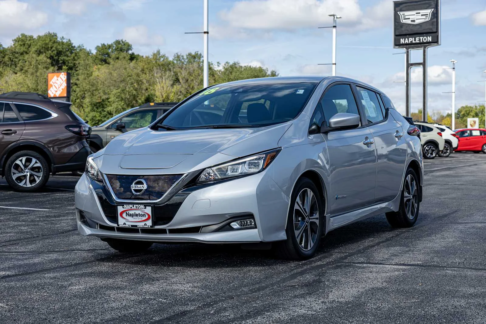 Used 2018 Silver Nissan SV image 3