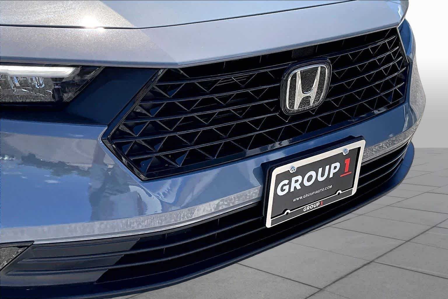 Certified Used 2026 Urban Gray Pearl Honda SE image 31