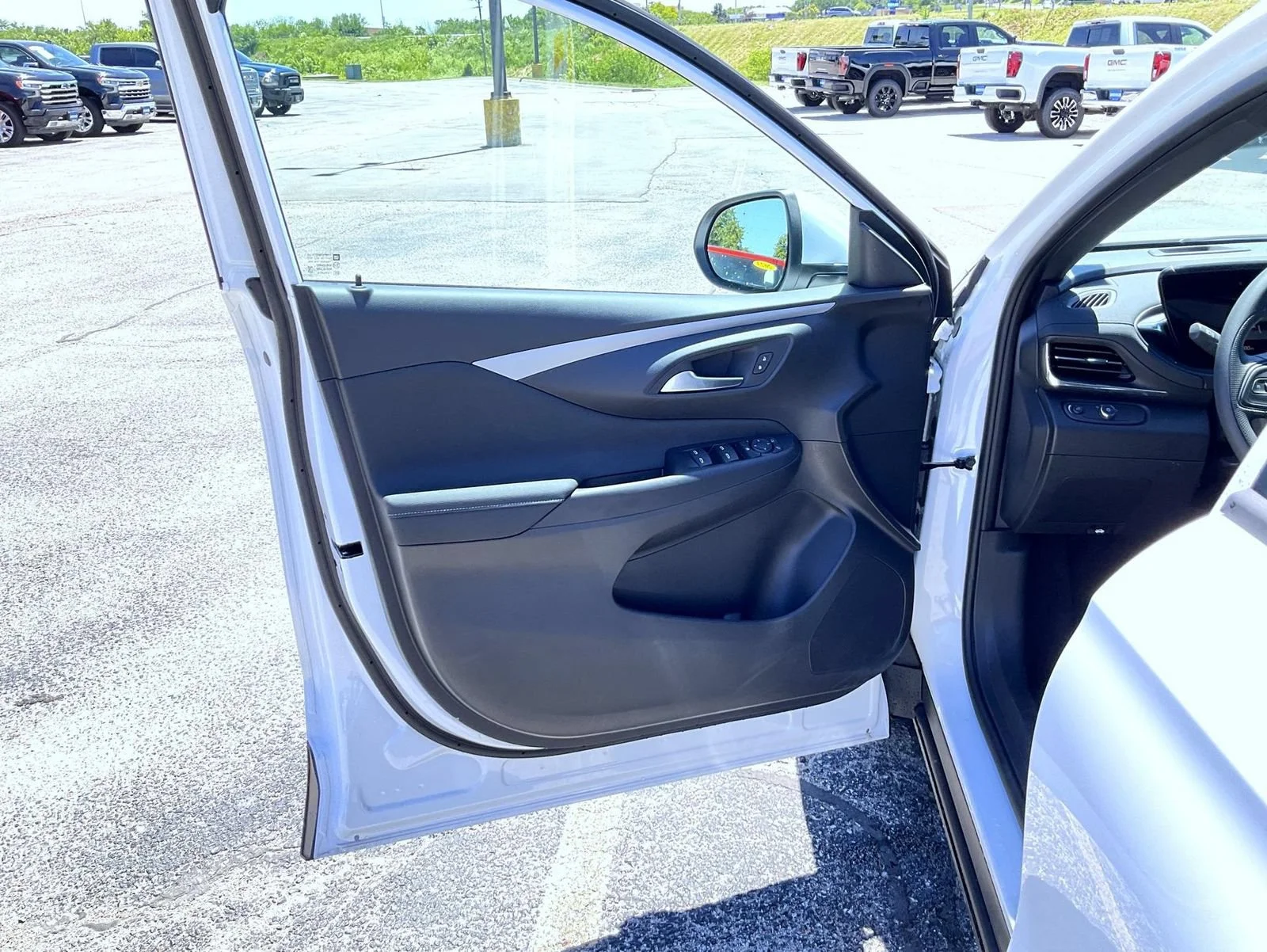 New 2026 Summit White Buick Preferred image 9