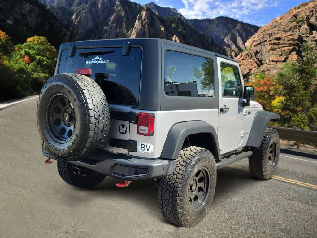 Used 2016 Silver Jeep Rubicon image 3