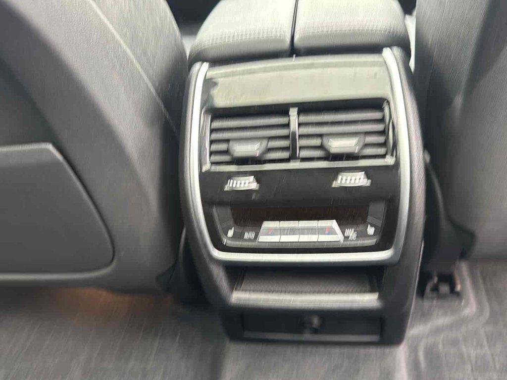 Used 2019 Black Sapphire Metallic BMW xDrive40i image 21