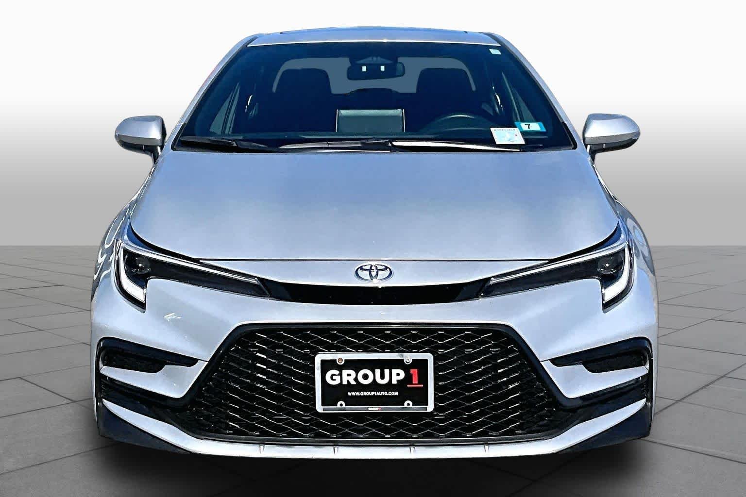 Used 2025 Classic Silver Metallic Toyota SE image 4