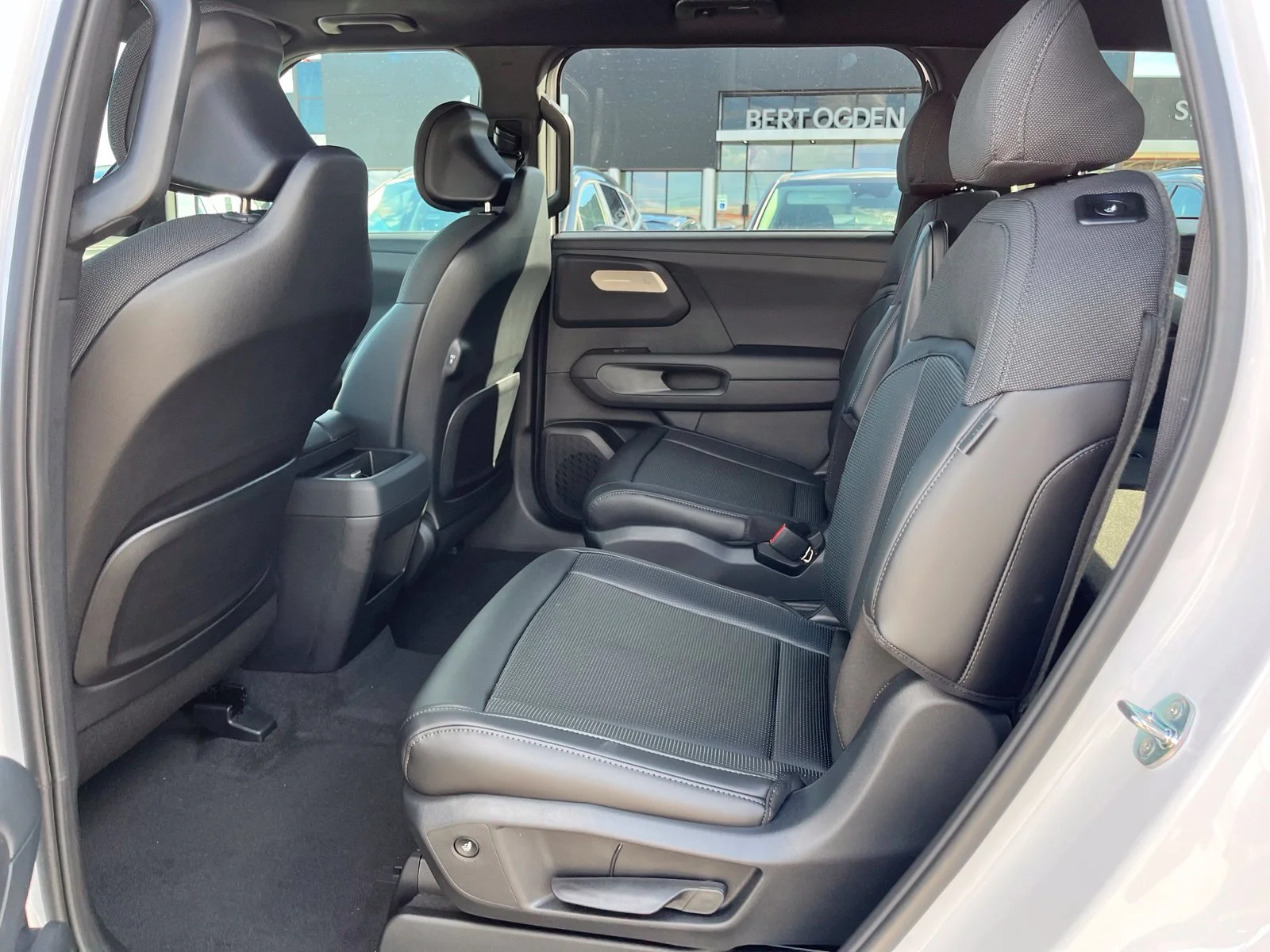 New 2027 White Kia S image 17