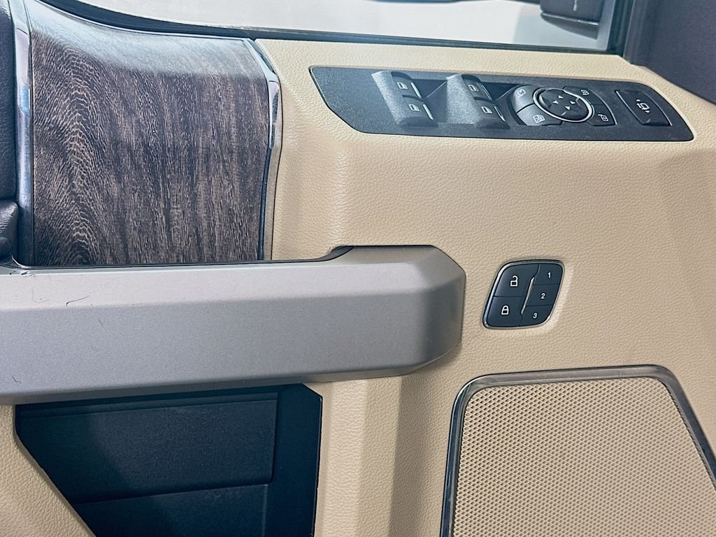 Used 2019 Black Metallic Ford Lariat image 18