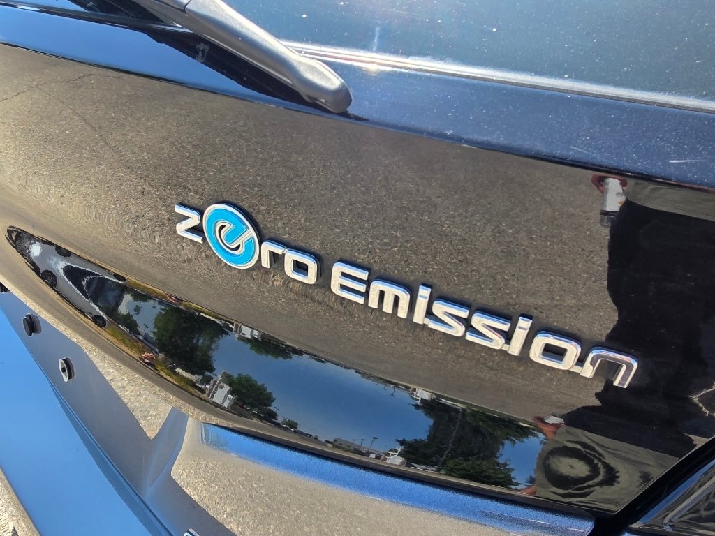 Used 2022 Gun Metallic Nissan SV PLUS image 10