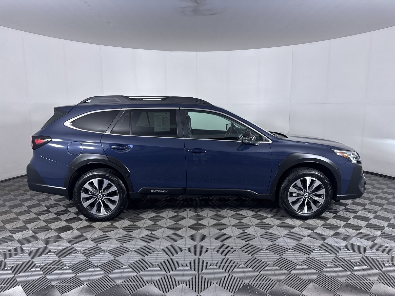 2025 Subaru Outback Limited - Photo 10