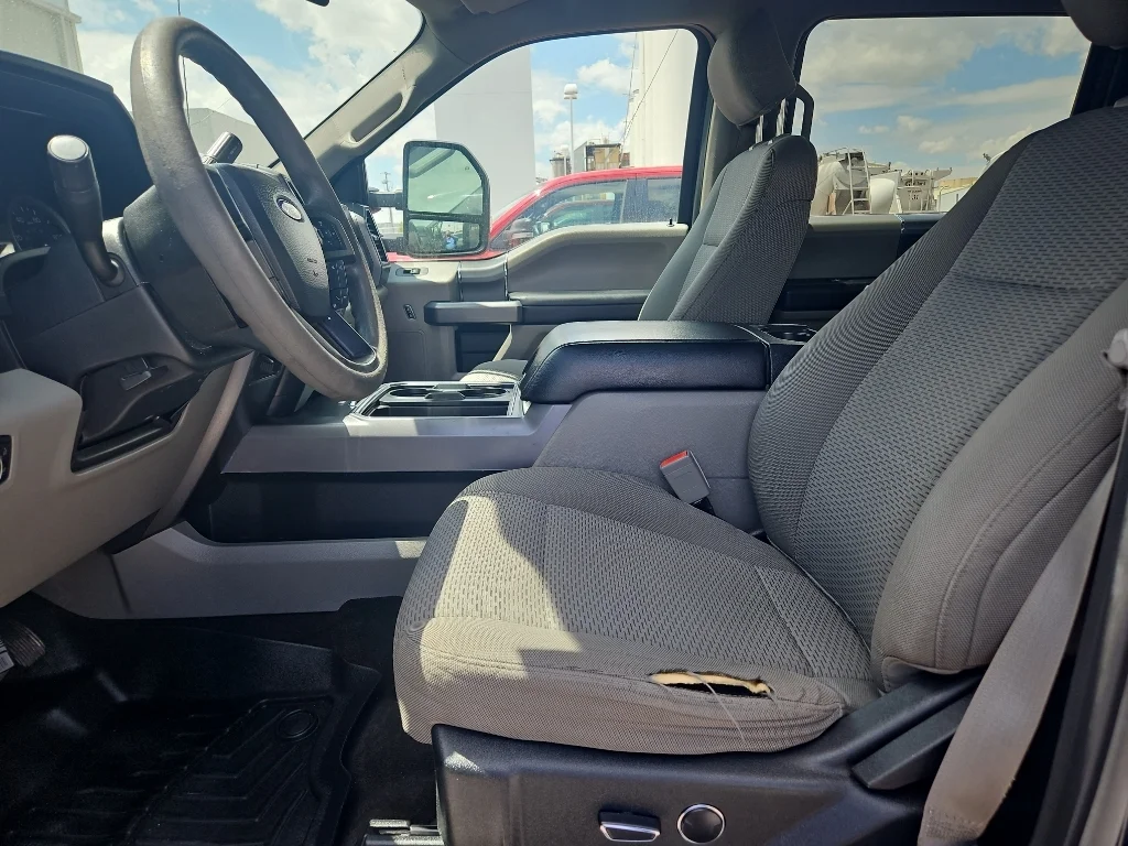 Used 2018 Shadow Black Ford XLT image 8