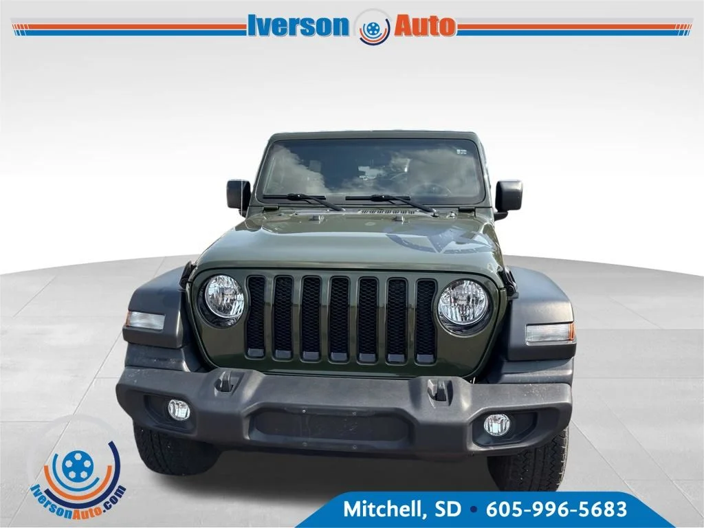 Used 2021 Green Jeep Unlimited Sport Altitude image 4