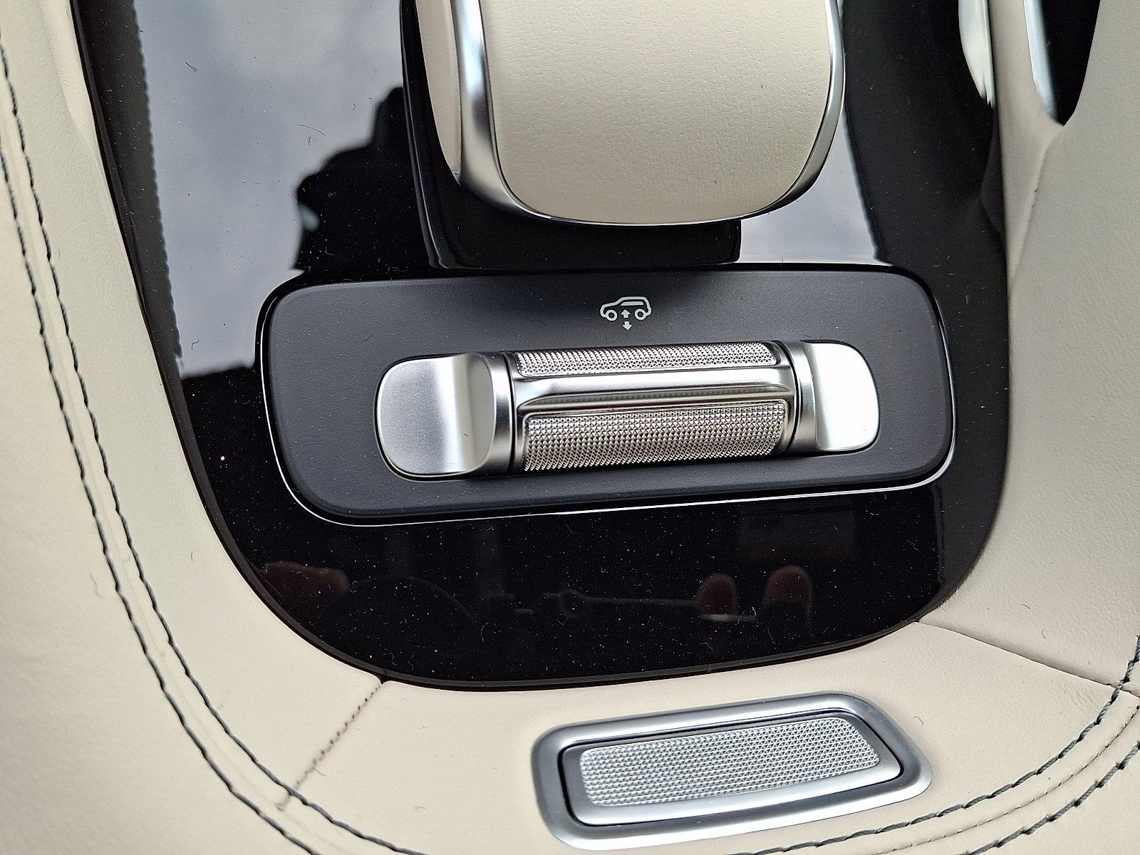 New 2026 MANUFAKTUR Moonlight White Metallic Mercedes-Benz AMG® GLS 63 4MATIC+ SUV image 16