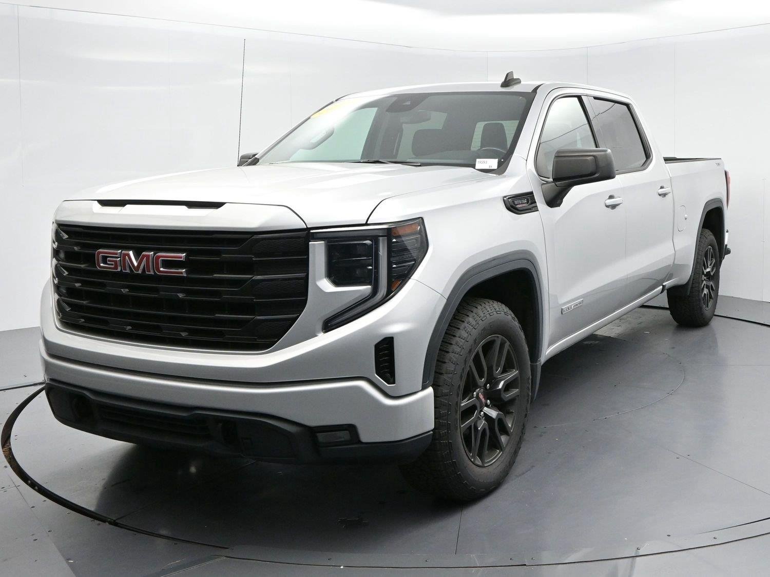 Used 2022 Quicksilver Metallic GMC Elevation image 3
