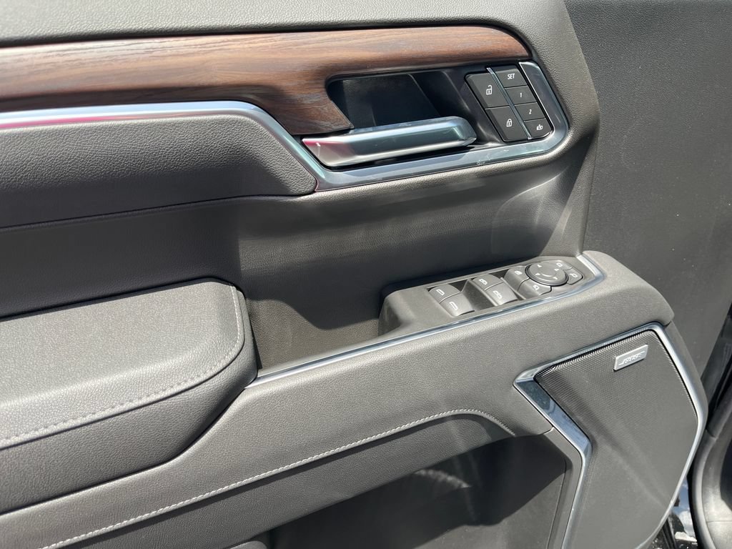 New 2026 Onyx Black GMC SLT image 10