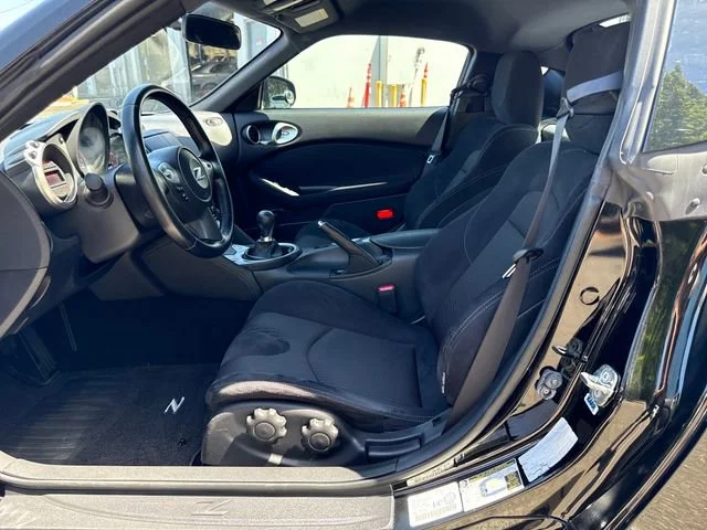 Used 2017 Black Nissan Base image 18