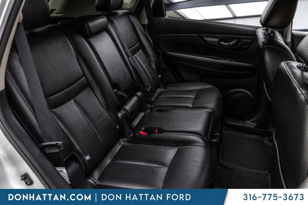 Used 2018 Silver Nissan SL image 19