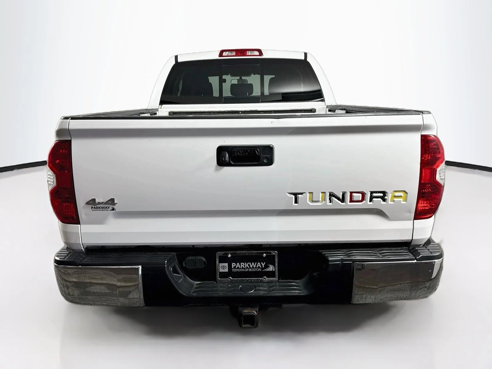 Used 2016 White Toyota SR5 image 6