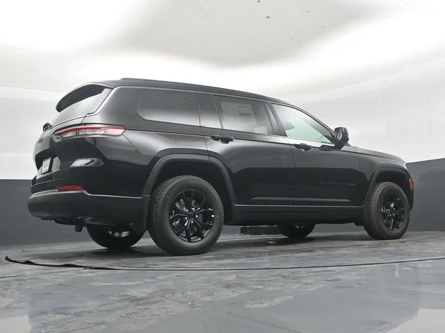 New 2026 Diamond Black Crystal Pearl-Coat Exterior Paint Jeep Altitude image 43