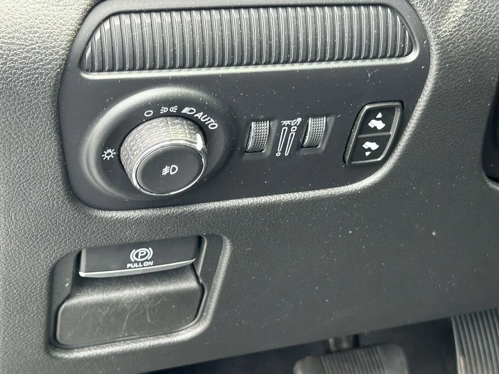 Used 2024 White Jeep Series III image 21