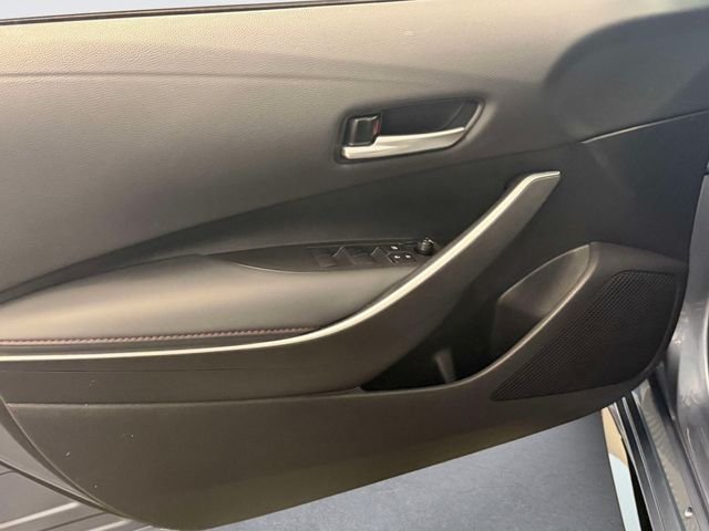 Used 2025  Toyota SE image 15