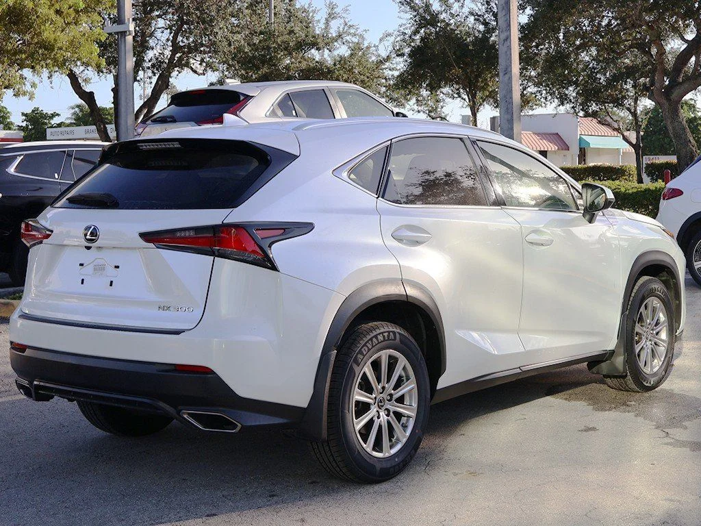 2021 Lexus NX 300 - Photo 8
