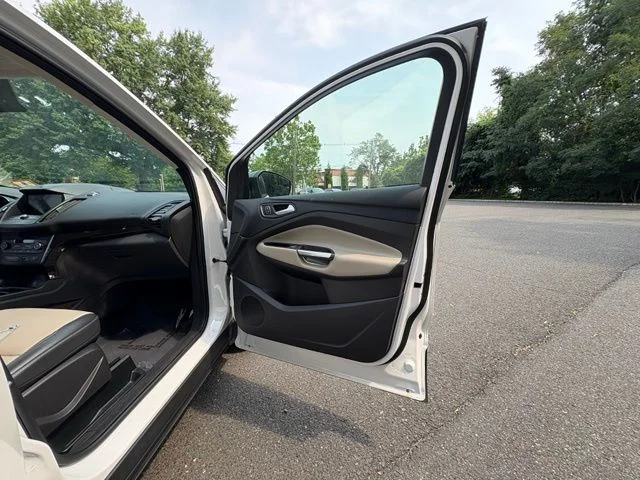 Used 2019 White Platinum Clearcoat Metallic Ford SEL image 22