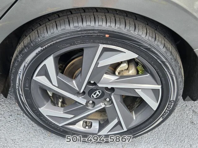 Used 2025 Gray Hyundai SEL Sport image 16