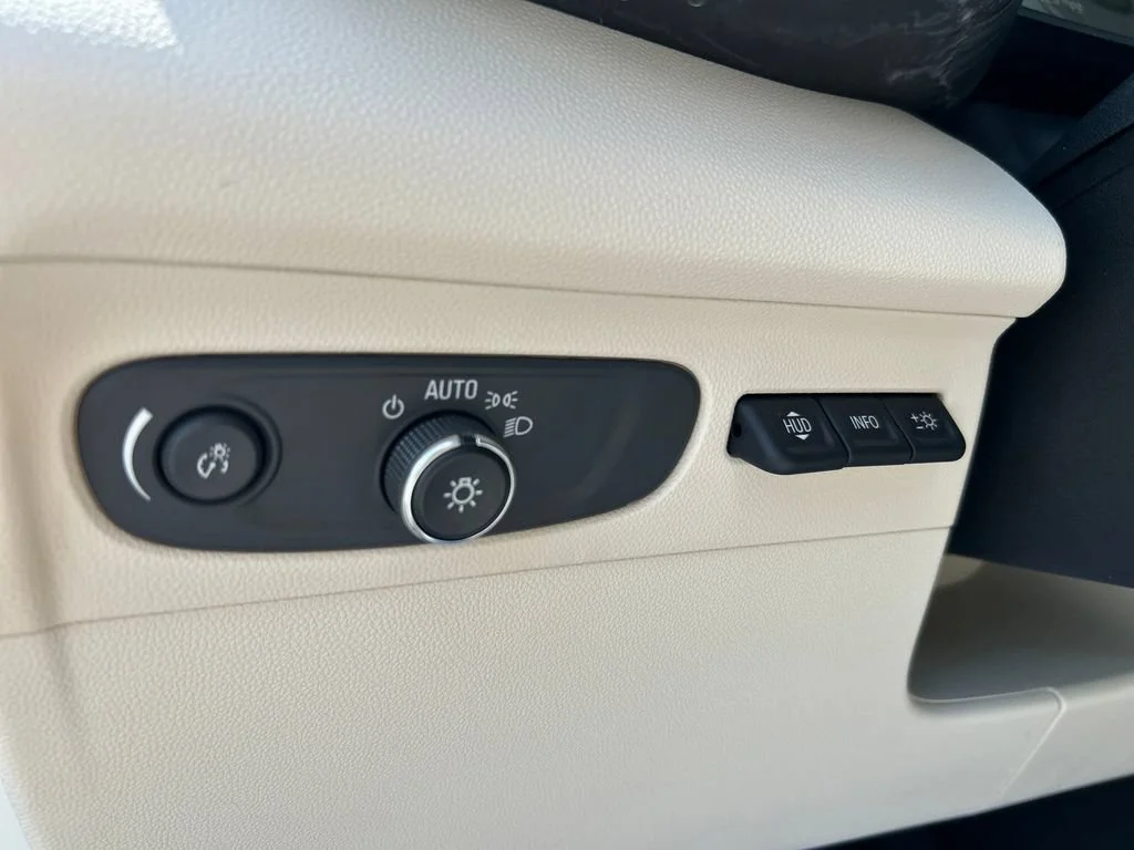 Used 2023 Cinnabar Metallic Buick Avenir image 21