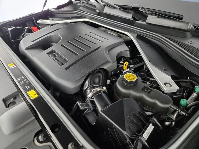 Used 2023 Gray Land Rover SE Dynamic image 19