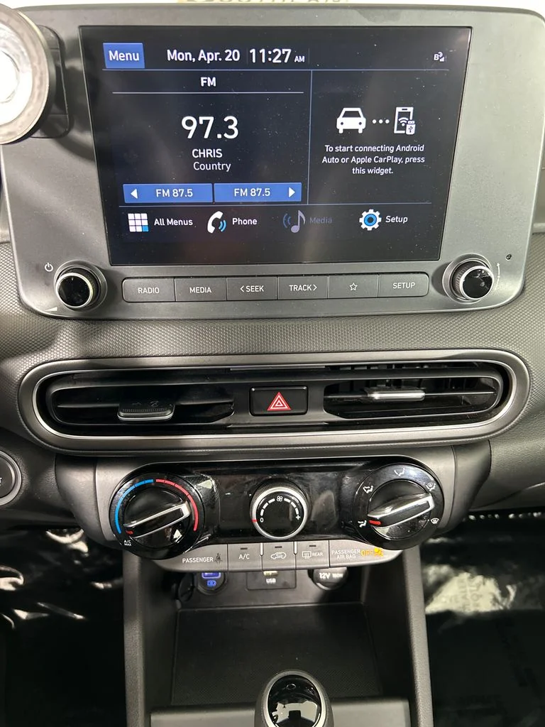 Used 2023 Green Hyundai SEL image 14