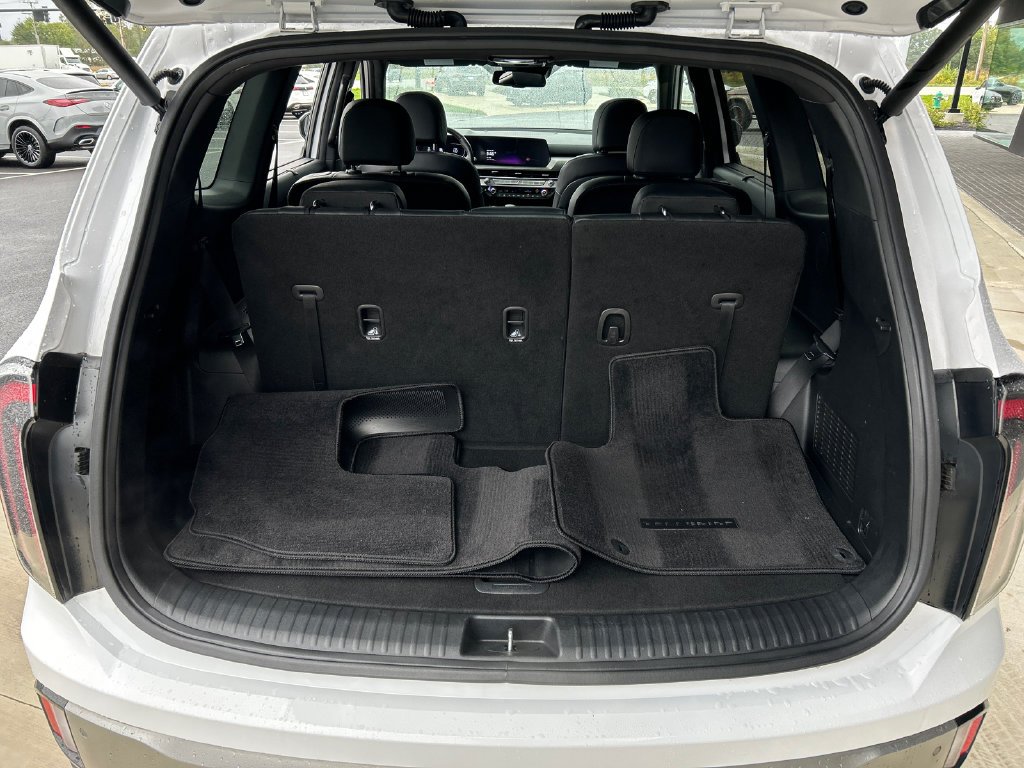 Used 2023 White Kia EX X-Line image 7