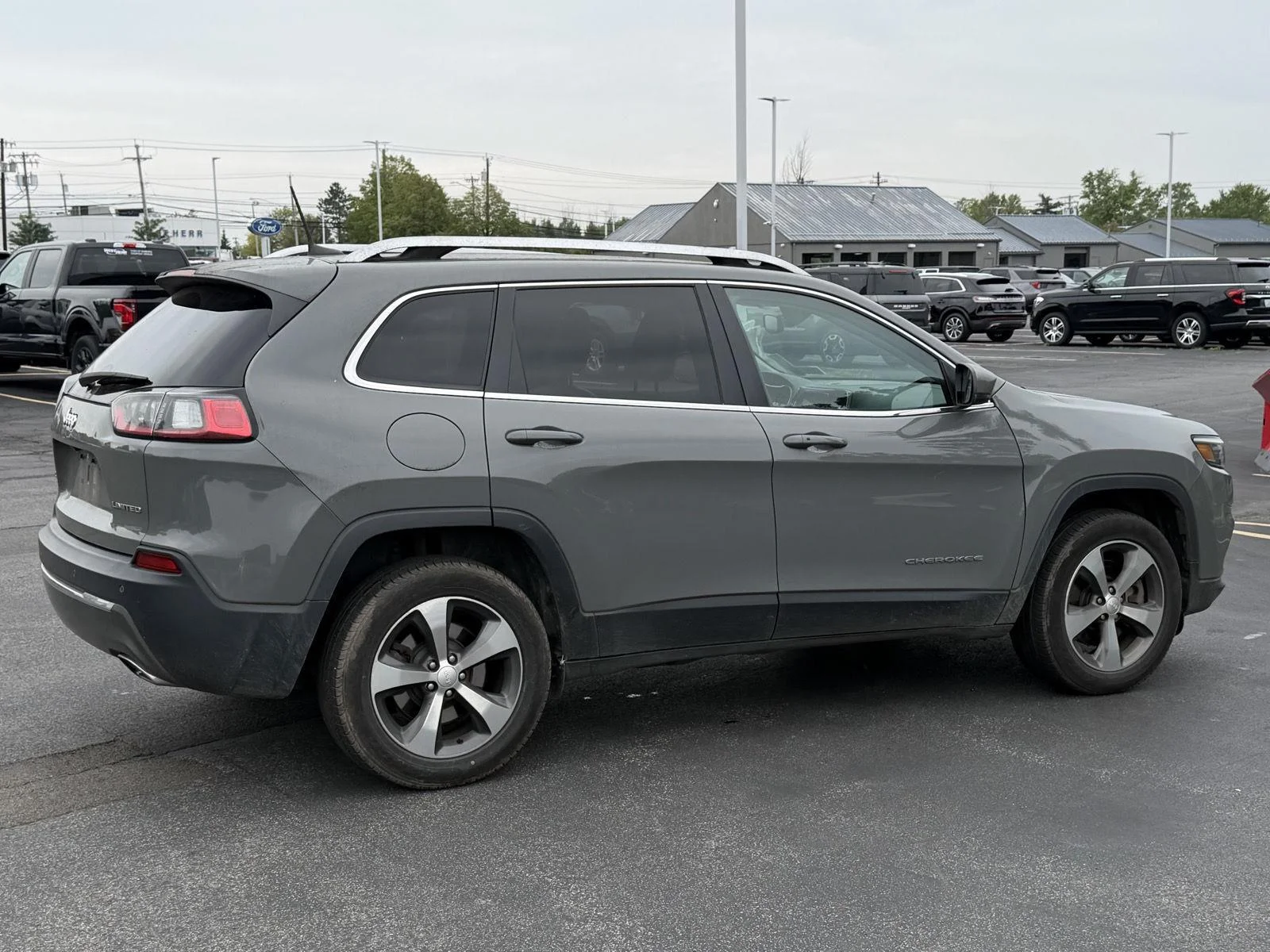 Used 2019 Sting-Gray Clearcoat Jeep Limited image 4