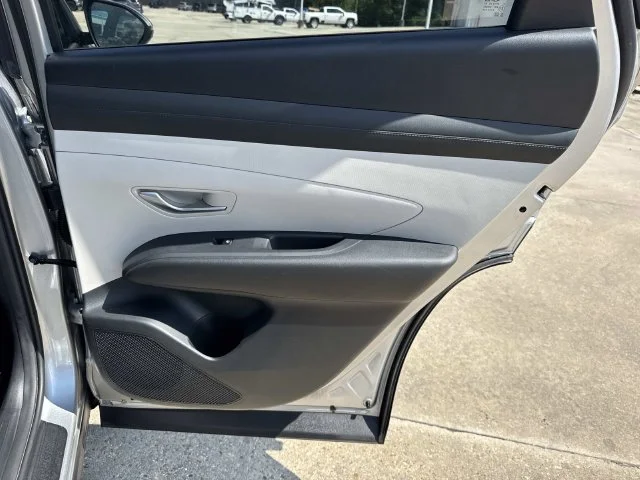 Used 2025 Silver Hyundai SEL image 31