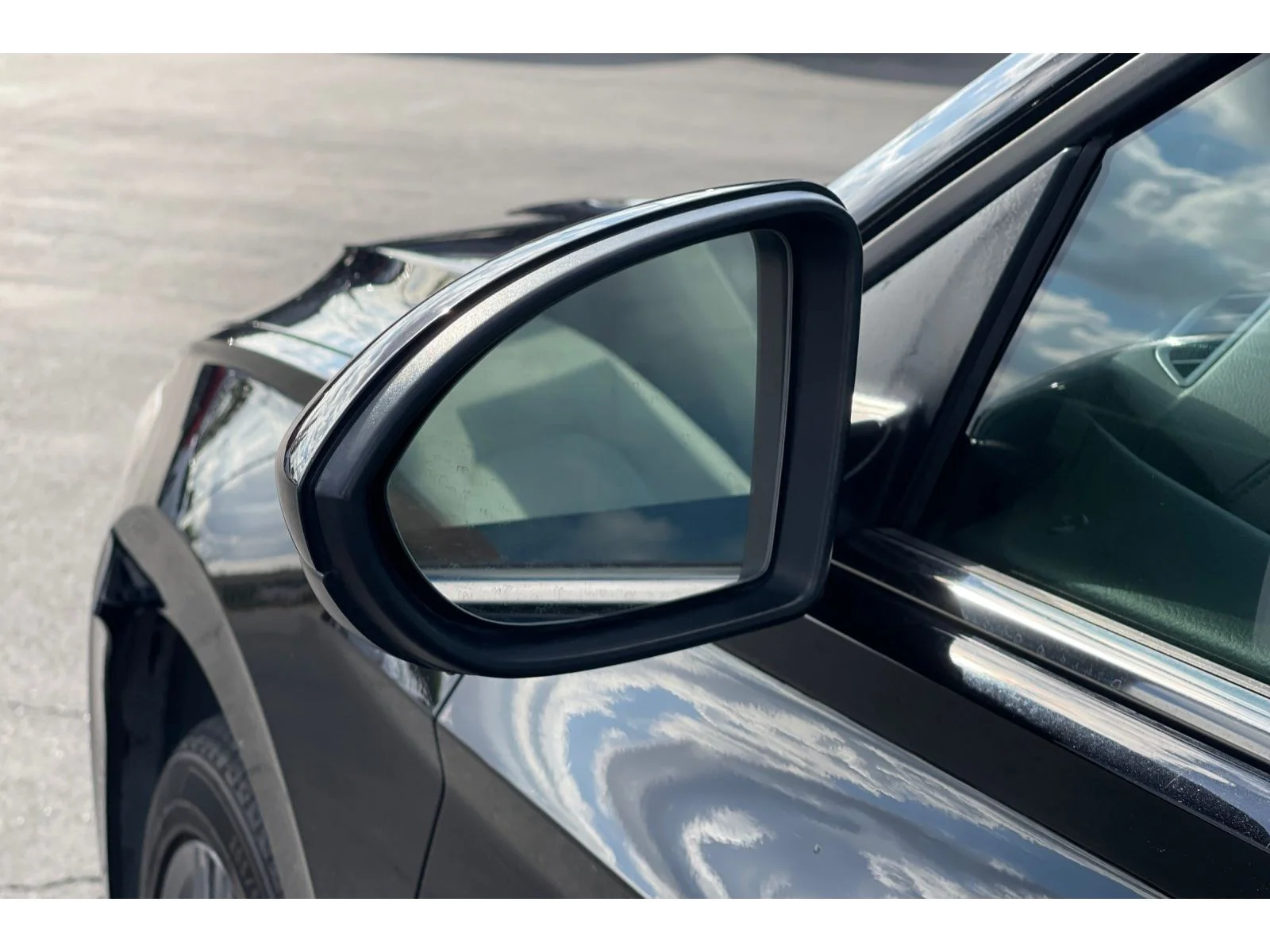 Used 2023 Deep Black Pearl Volkswagen SE image 11