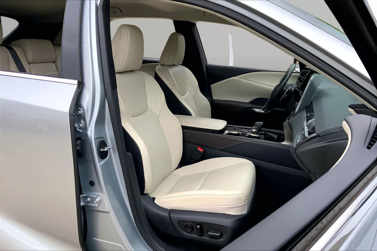 Used 2024 Iridium Lexus  image 9