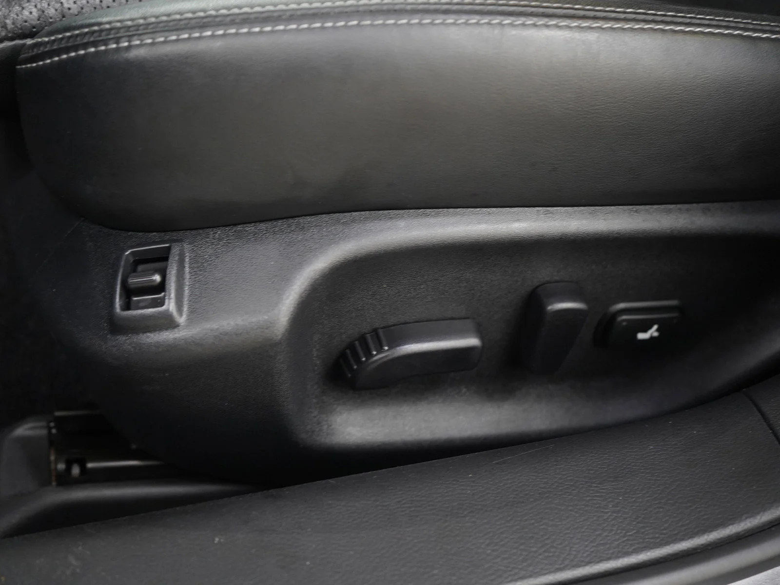 Used 2020 Graphite Shadow INFINITI Sport image 26
