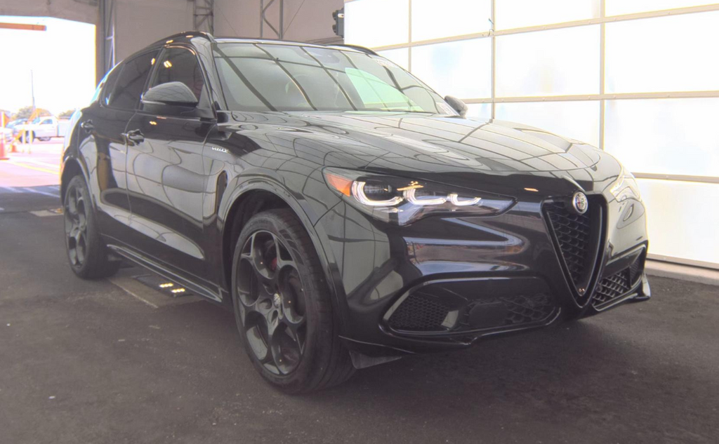 Used 2025 Black Alfa Romeo Veloce image 9