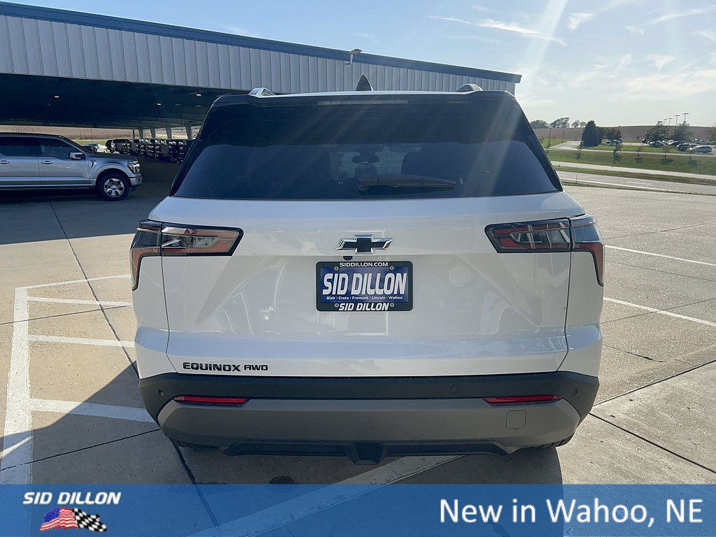 New 2027 Summit White Chevrolet LT image 4