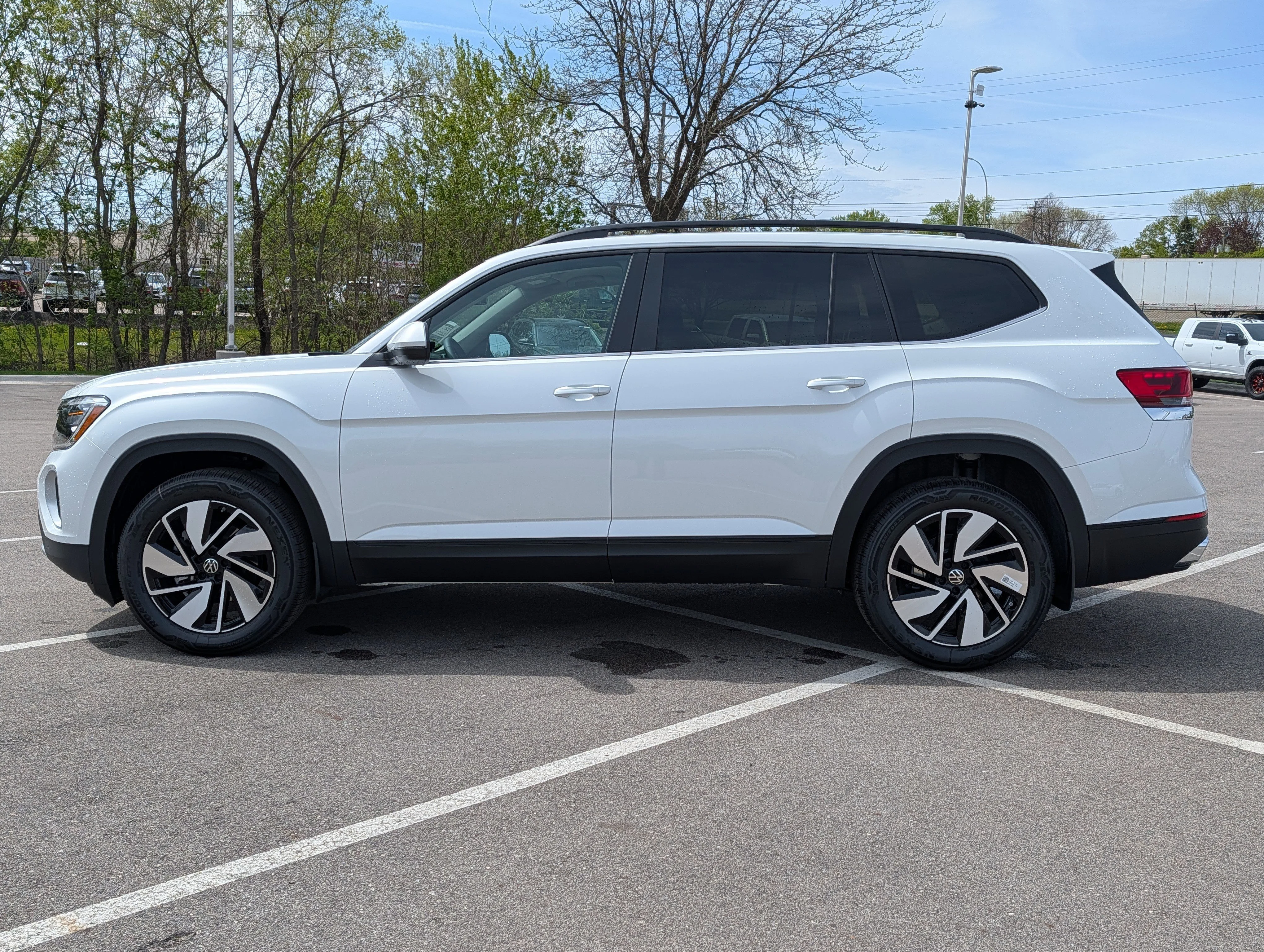 New 2026 Opal White Pearl Volkswagen 2.0T SE w/Technology image 3