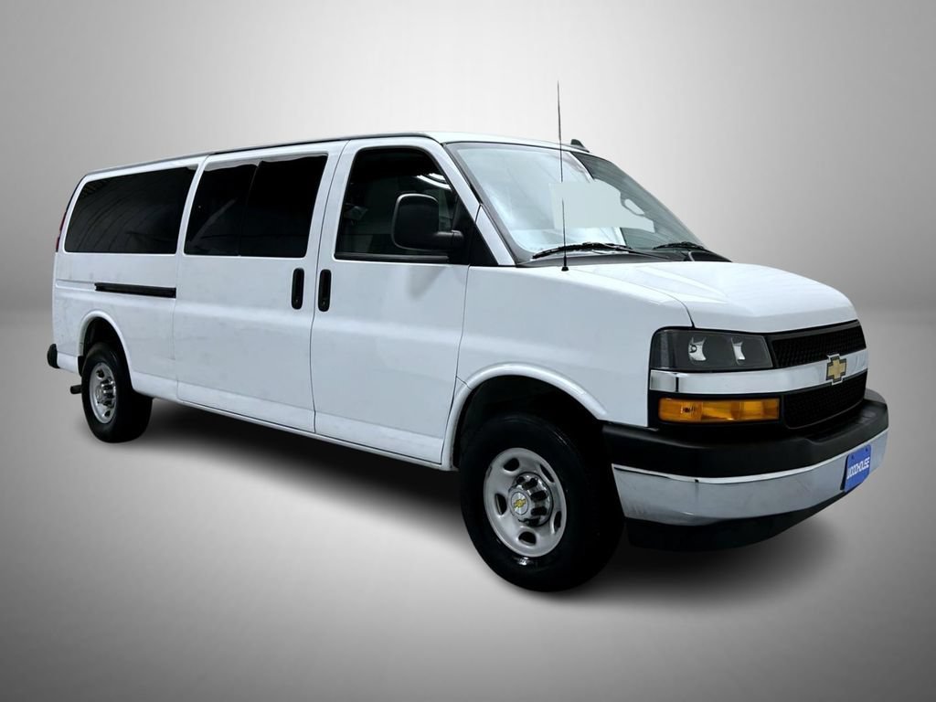 Used 2024 Summit White Chevrolet 1LT image 3