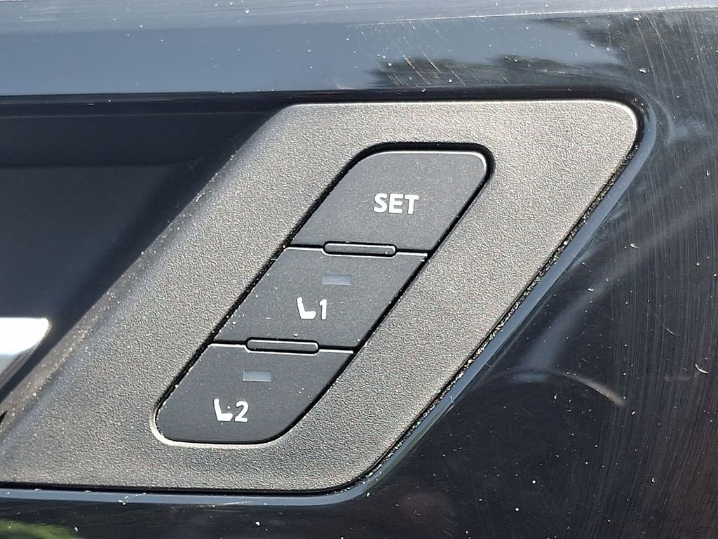 Used 2024 Silver Mitsubishi SEL image 29