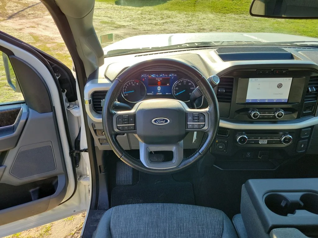 Used 2022 Oxford White Ford XLT image 25