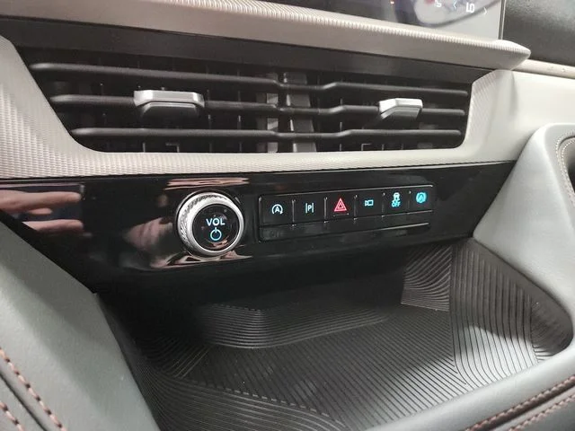 New 2026 Star White Metallic Tri-Coat Ford Active image 18
