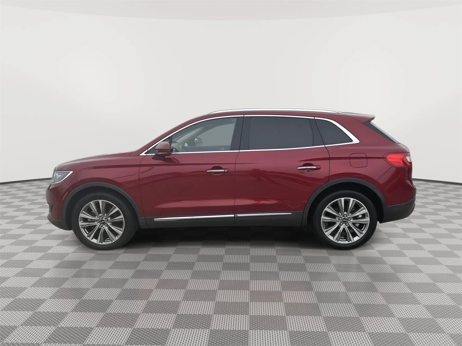 Used 2016 Ruby Red Metallic Tinted Clearcoat Lincoln Reserve image 7