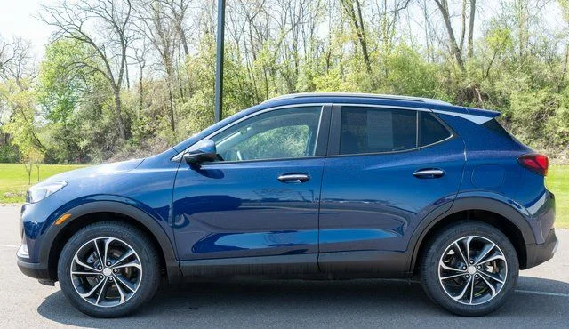 Used 2023 Blue Buick Select image 9