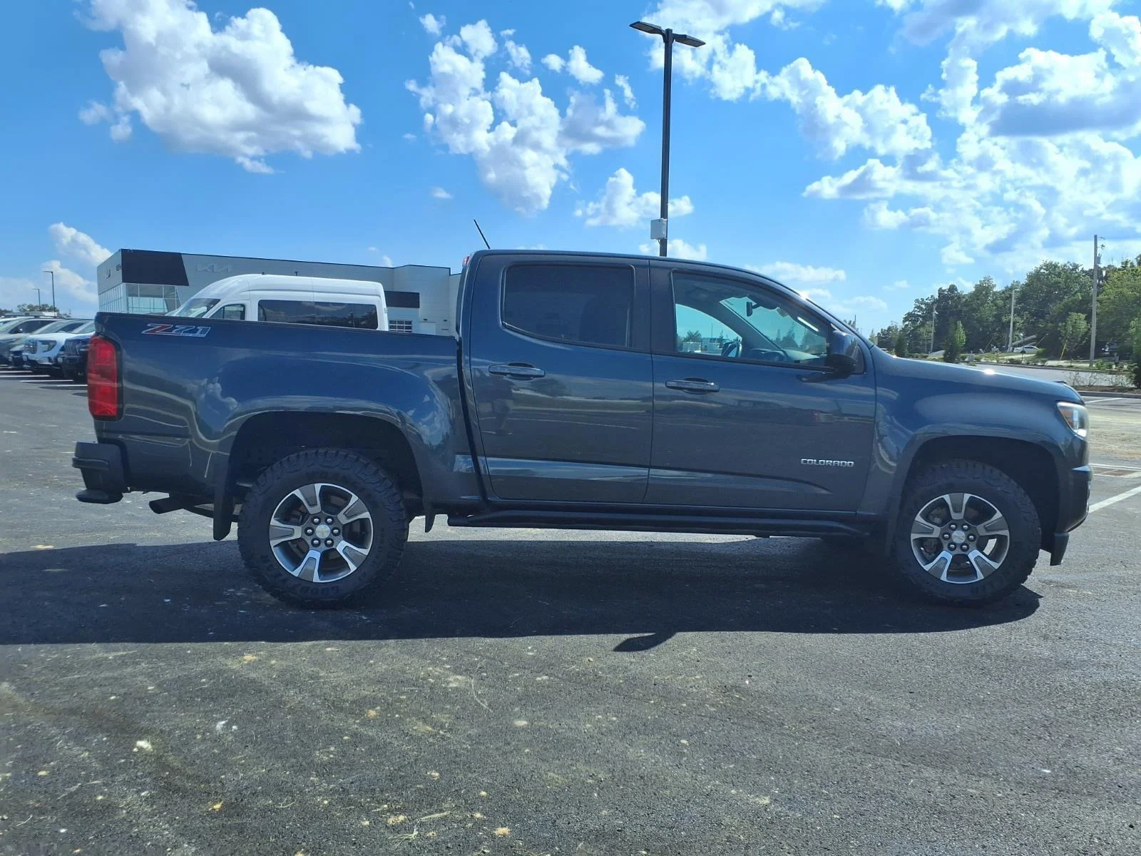Used 2020 Shadow Gray Metallic Chevrolet 4WD Z71 image 27