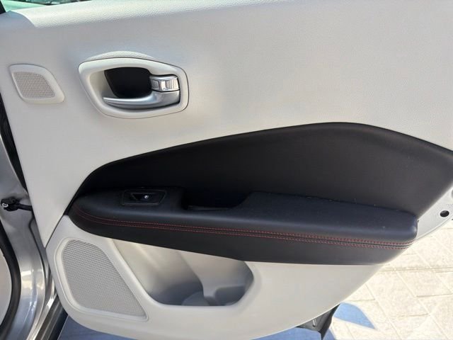 Used 2021 Silver Jeep Limited image 21