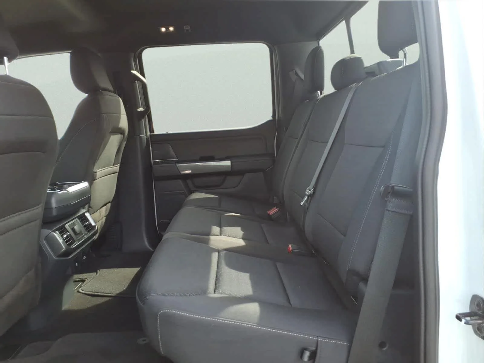 Used 2023 Oxford White Ford XLT image 28